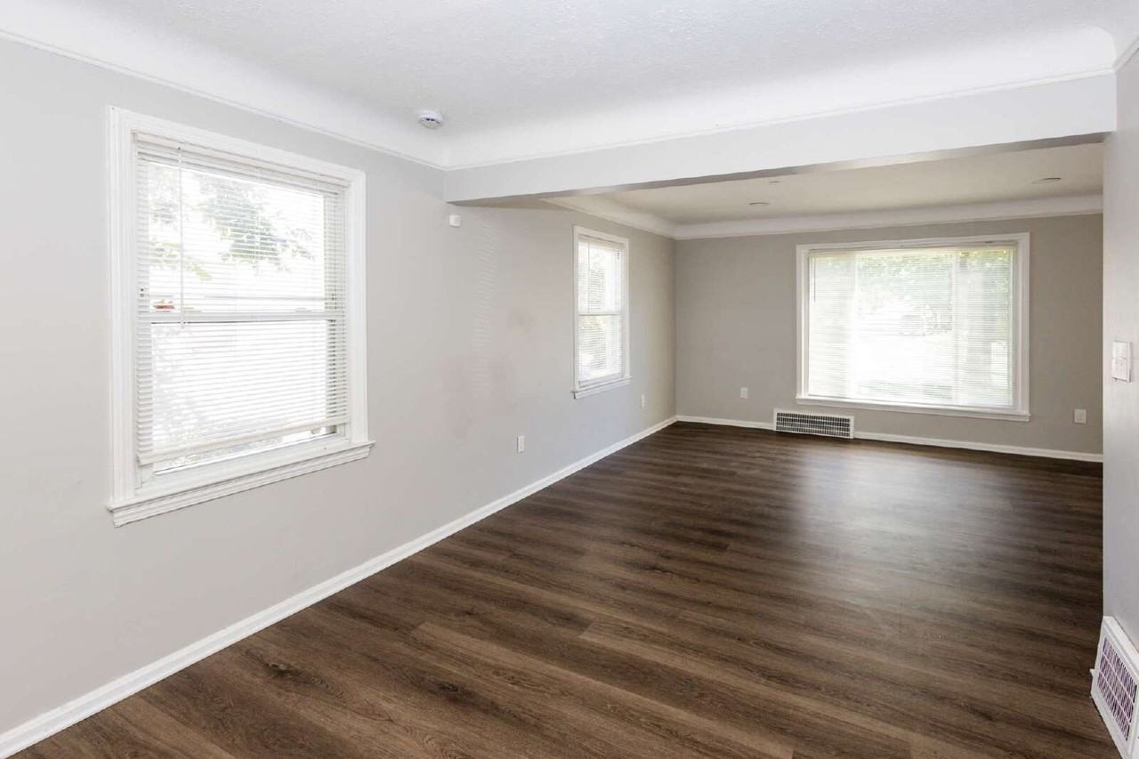 4004 E 155th St - Photo 2 of 16