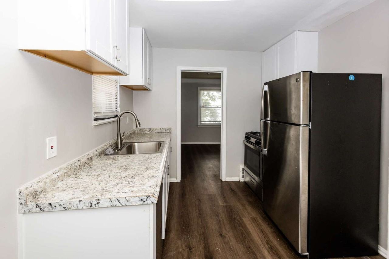 4004 E 155th St - Photo 6 of 16
