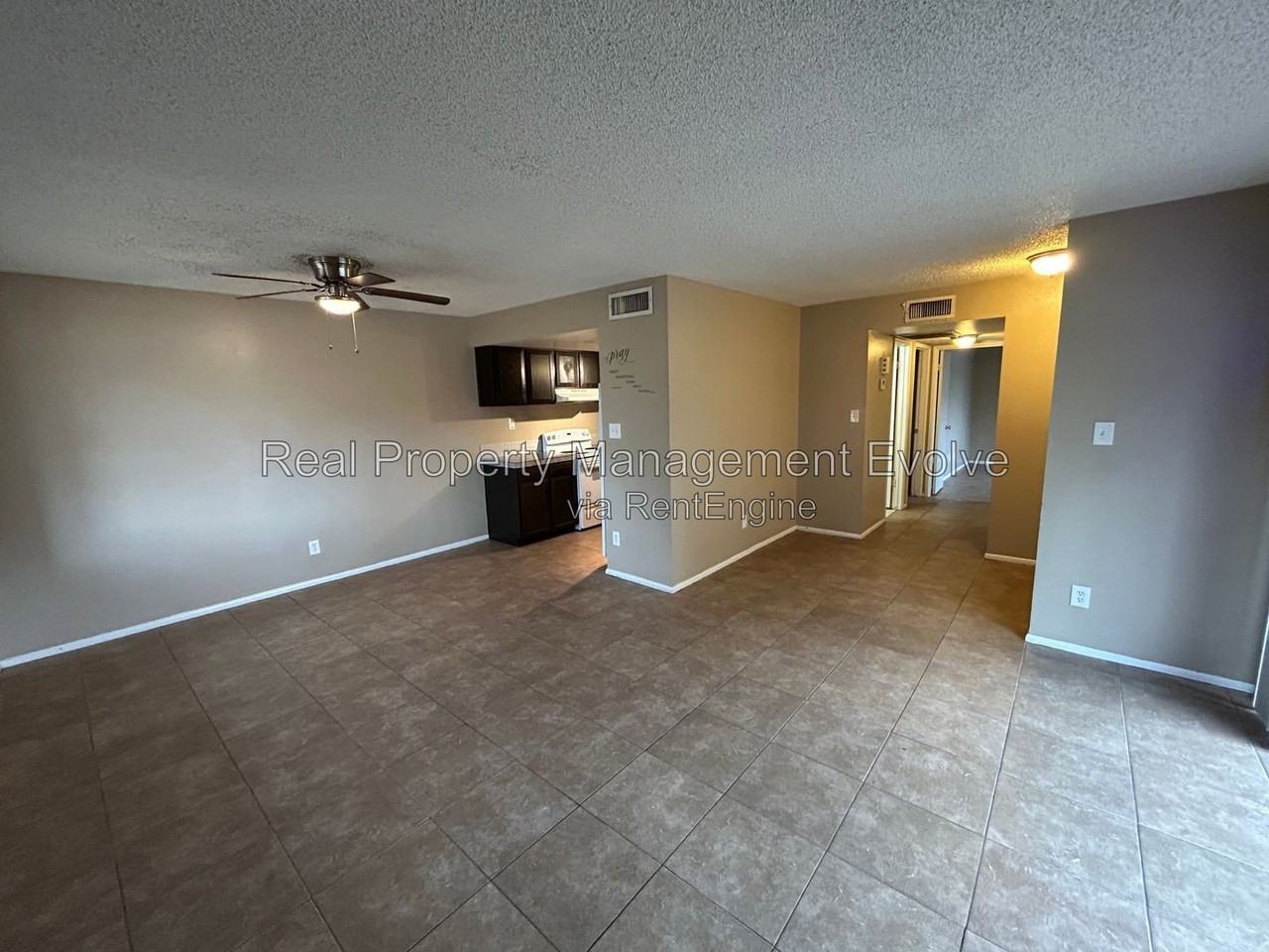 2646 N 43rd Ave #A - Photo 4 of 13