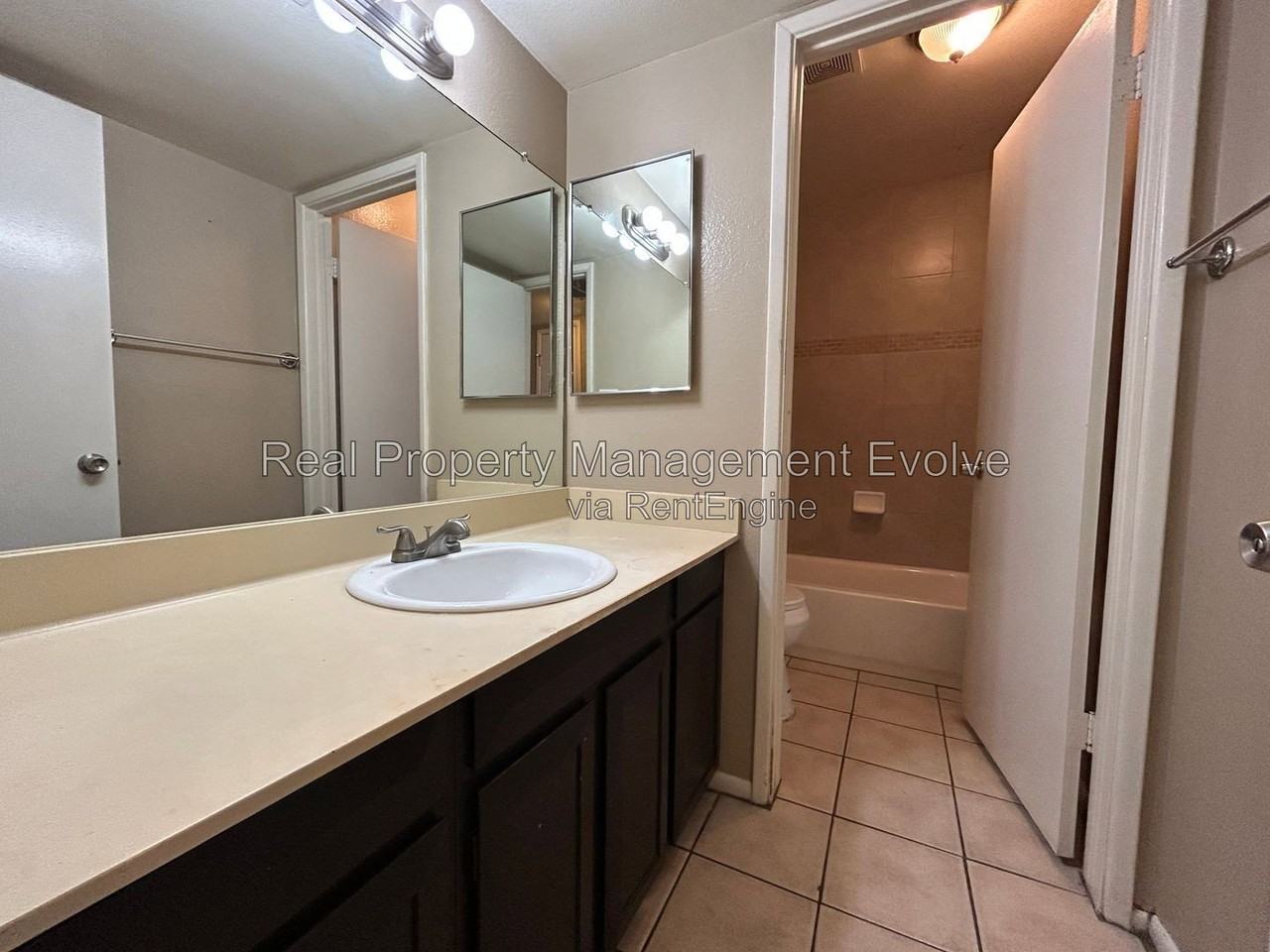 2646 N 43rd Ave #A - Photo 7 of 13