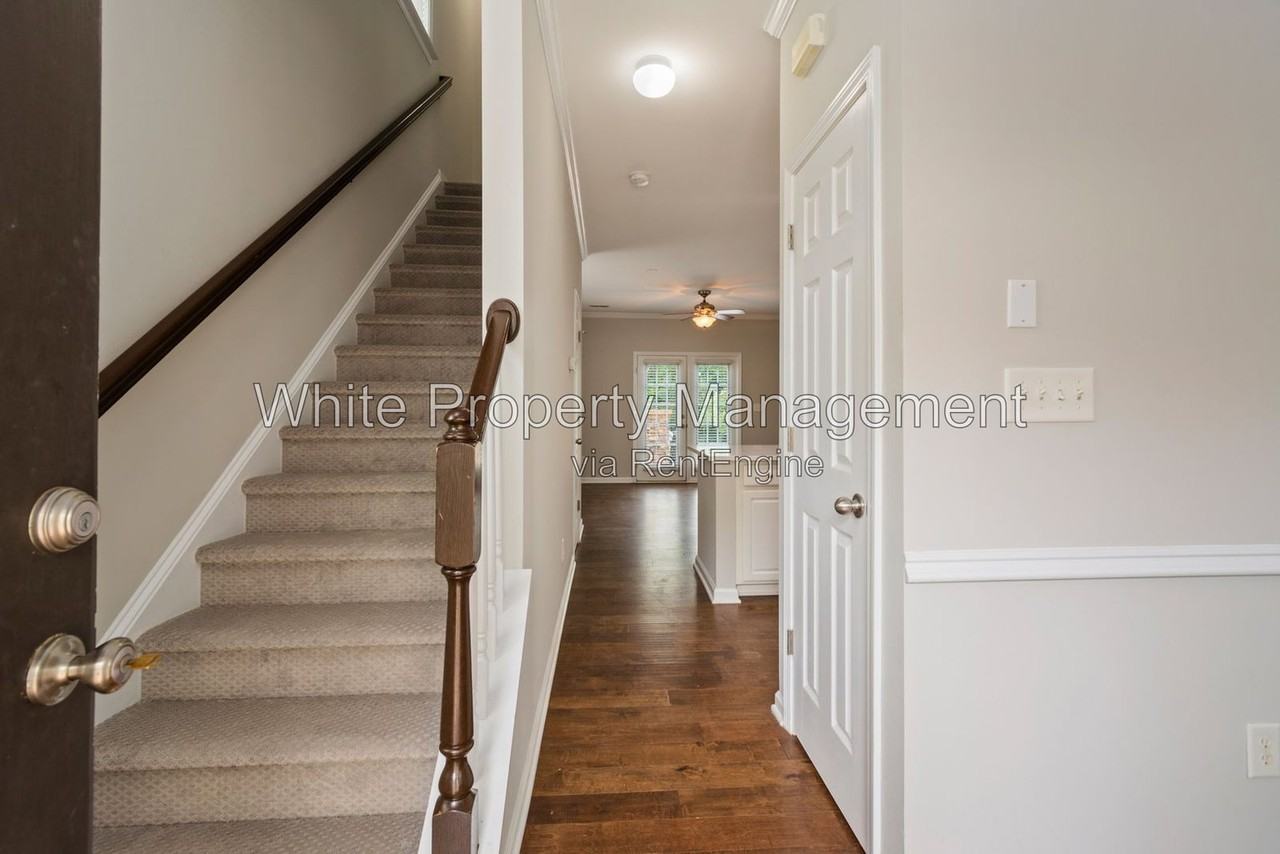 14925 Scothurst Ln - Photo 4 of 20