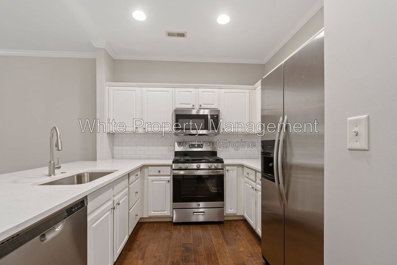 14925 Scothurst Ln - Photo 2 of 20