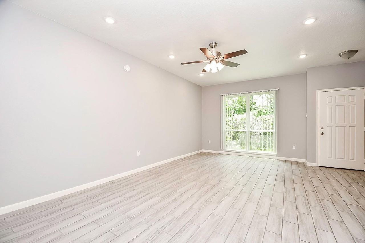 820 Threadneedle St #253 - Photo 3 of 31