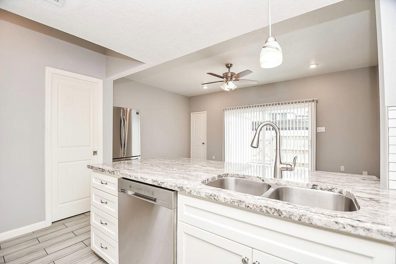 820 Threadneedle St #253 - Photo 5 of 31