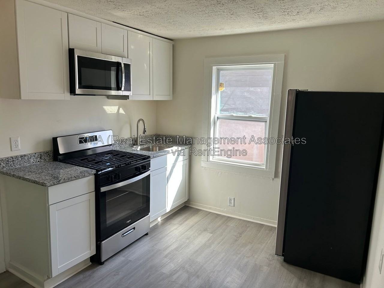 835 Beck St - Photo 2 of 6