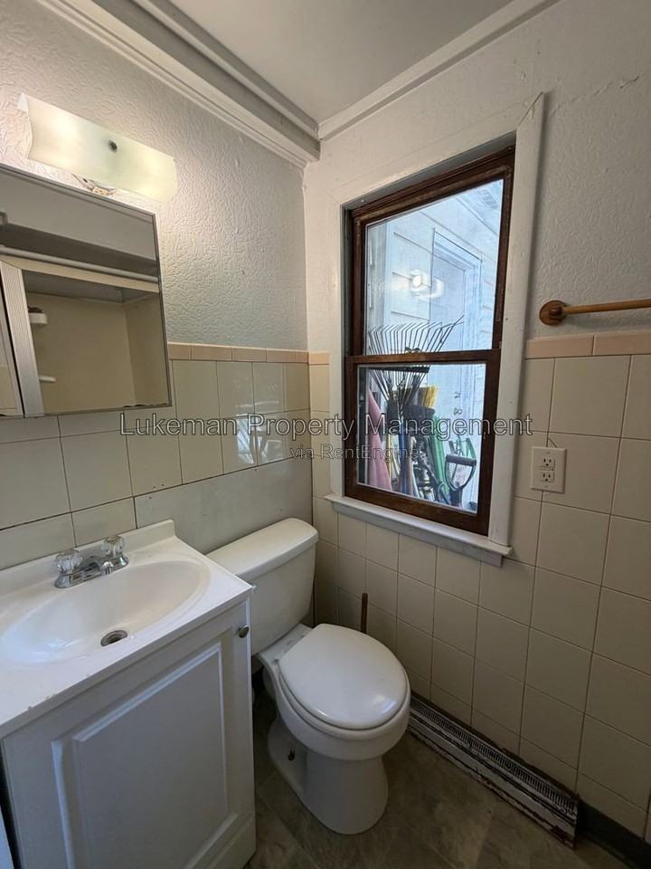 701 W Vine St #4 - Photo 4 of 5