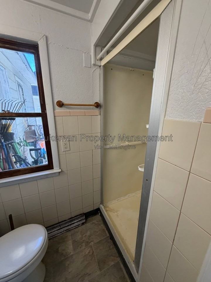 701 W Vine St #4 - Photo 5 of 5