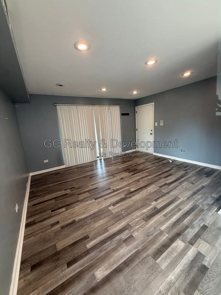 7533 Southwest Hwy #1W - Photo 2 of 10