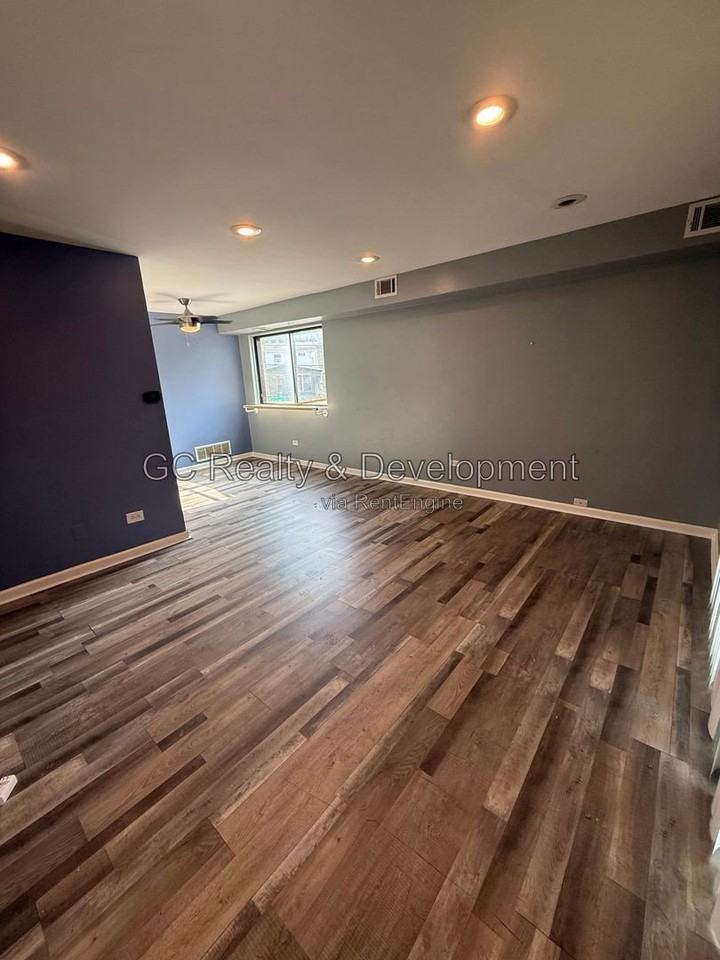 7533 Southwest Hwy #1W - Photo 3 of 10