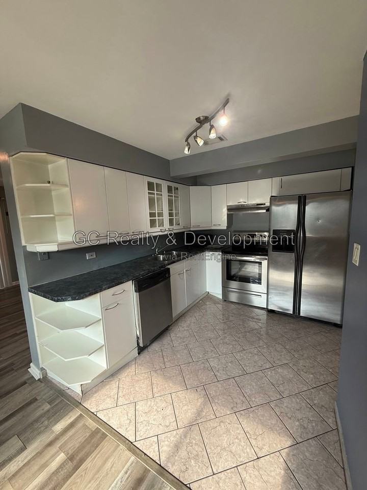 7533 Southwest Hwy #1W - Photo 4 of 10