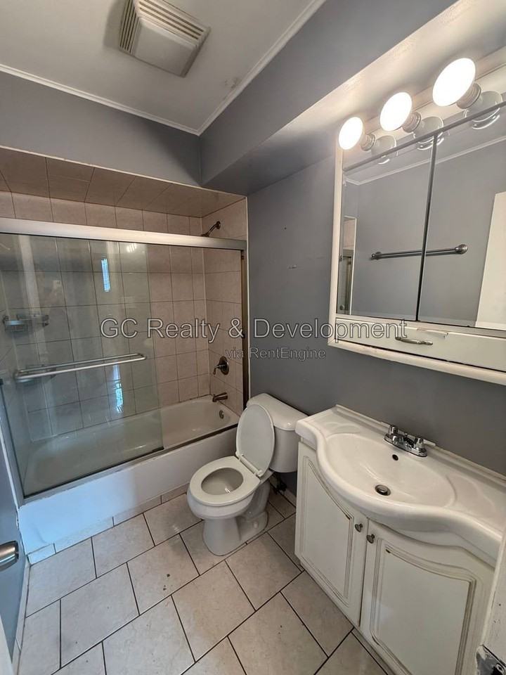 7533 Southwest Hwy #1W - Photo 5 of 10