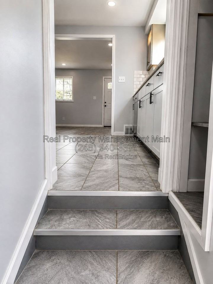 19141 Beland St - Photo 4 of 27