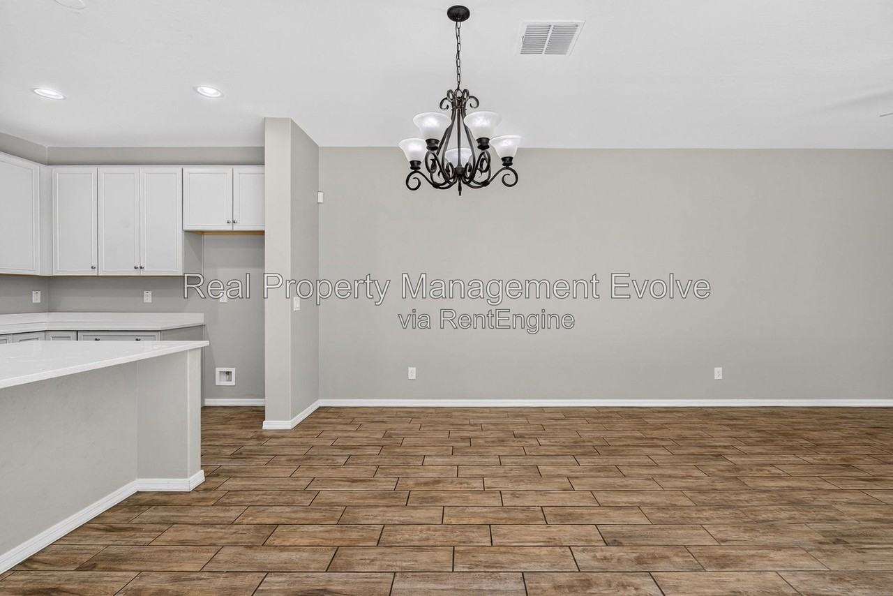 2498 S Betty St - Photo 7 of 41