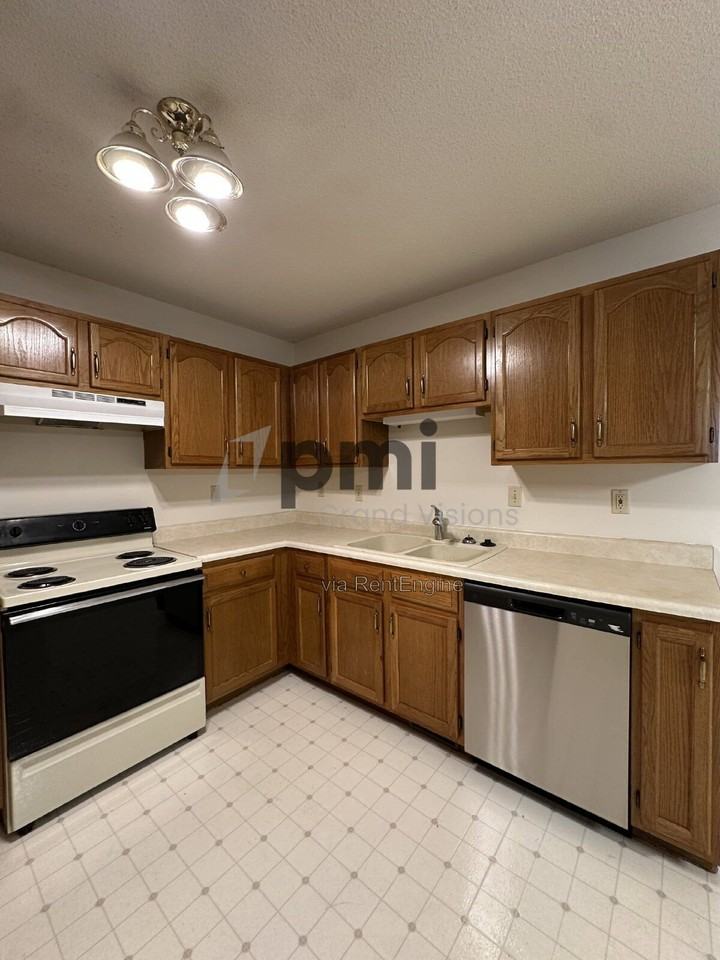 1950 Douglas St #3 - Photo 6 of 35