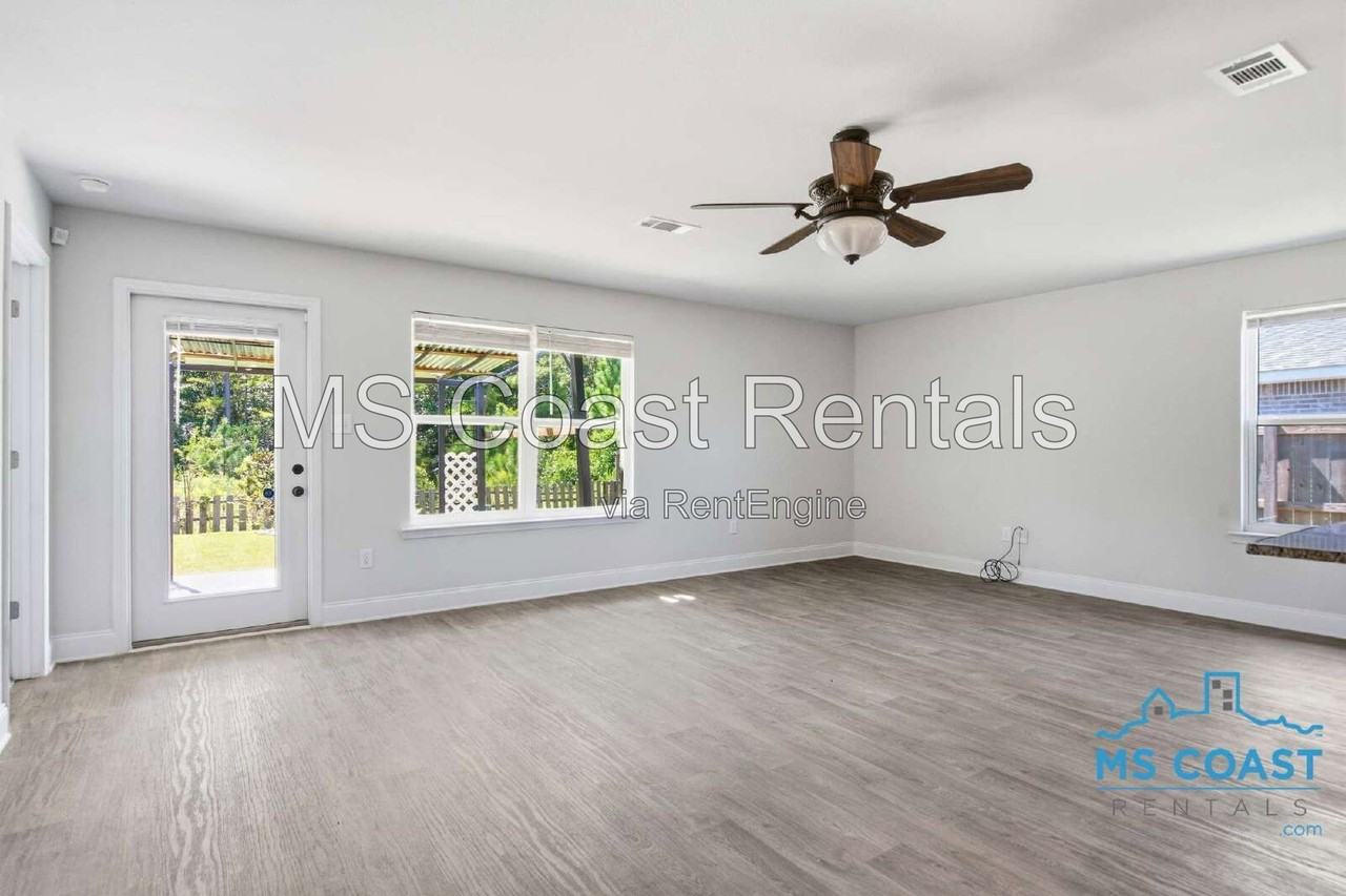18139 Tiffany Renee Dr - Photo 3 of 24