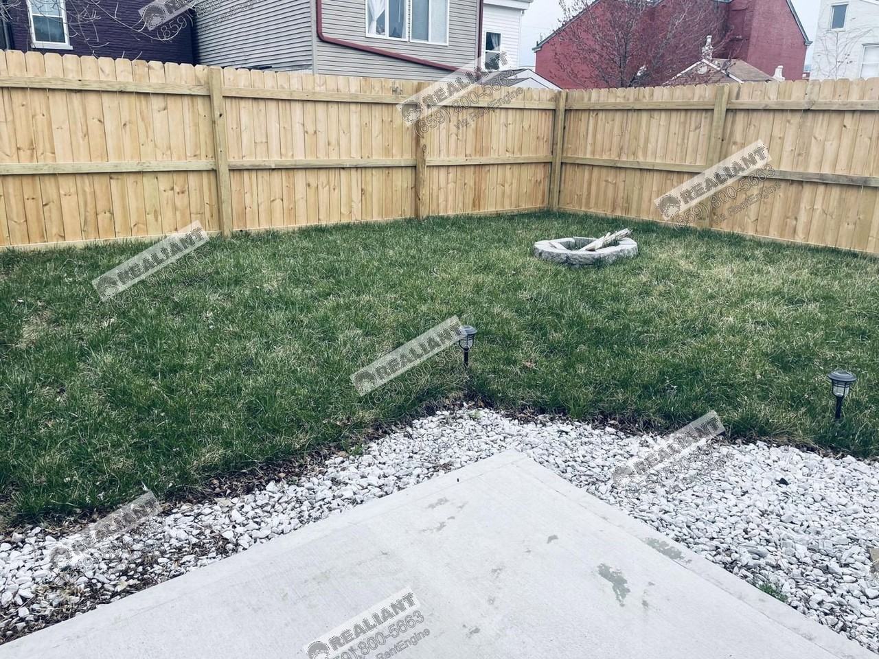 716 Roberts St - Photo 2 of 5