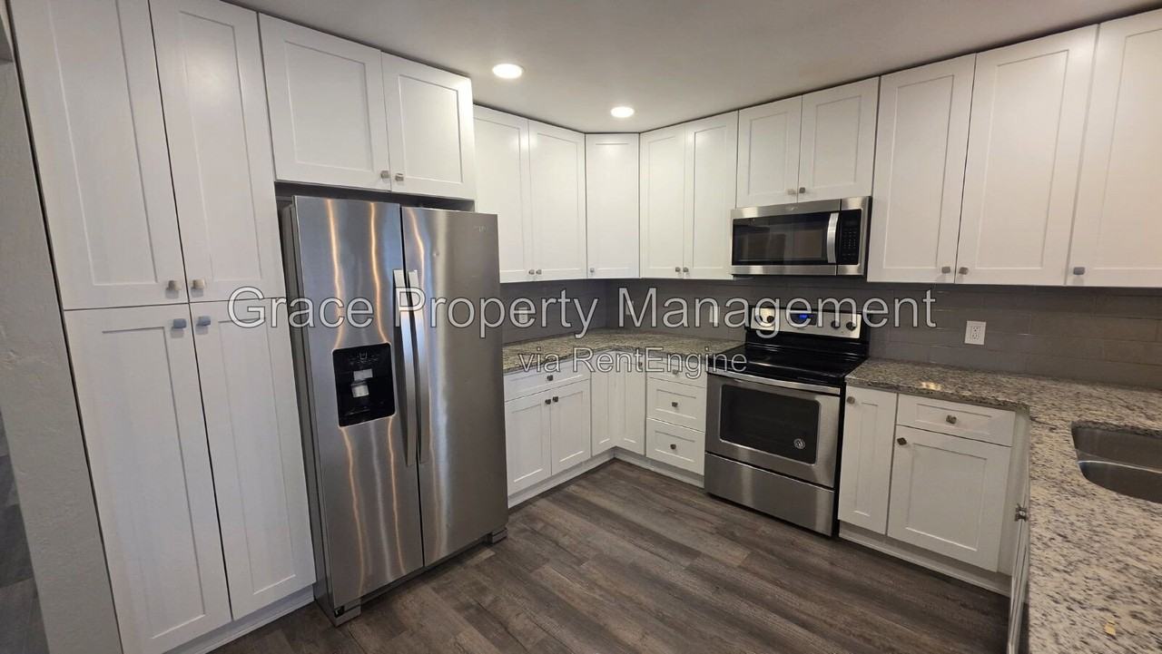 1187 Quentin St - Photo 3 of 25