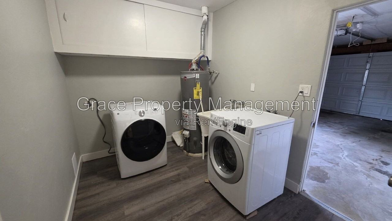 1187 Quentin St - Photo 6 of 25