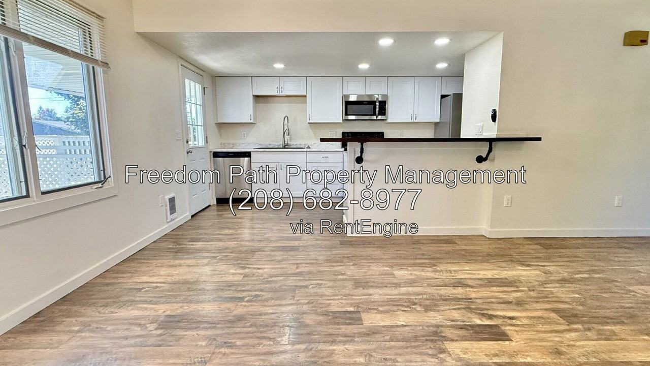 1221 N 11th St - Photo 3 of 20