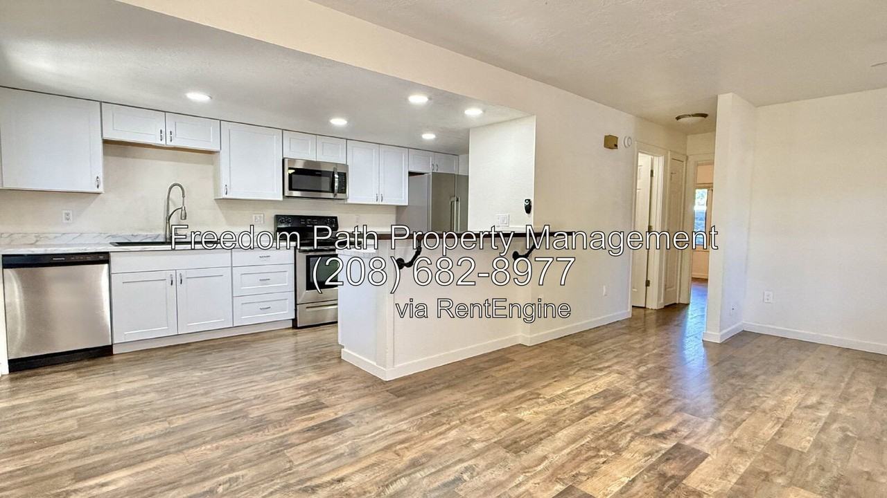 1221 N 11th St - Photo 4 of 20