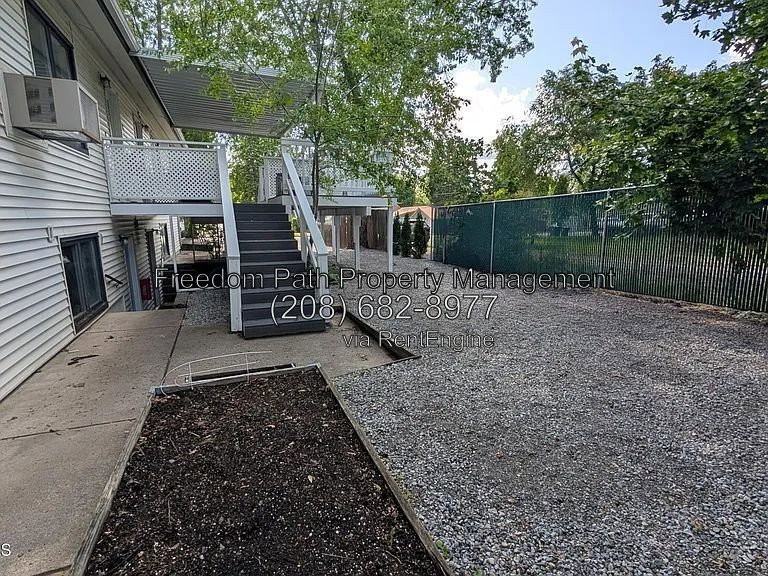 1223 N 11th St - Photo 2 of 20