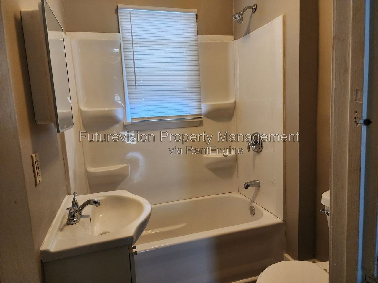 142 Arizona Ave #2 - Photo 4 of 9