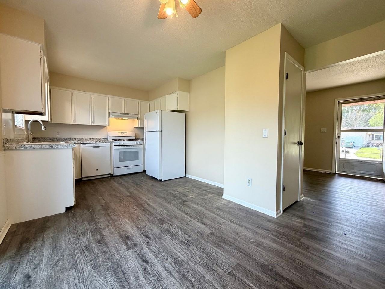 4546 Countrywood Ct Se - Photo 4 of 21