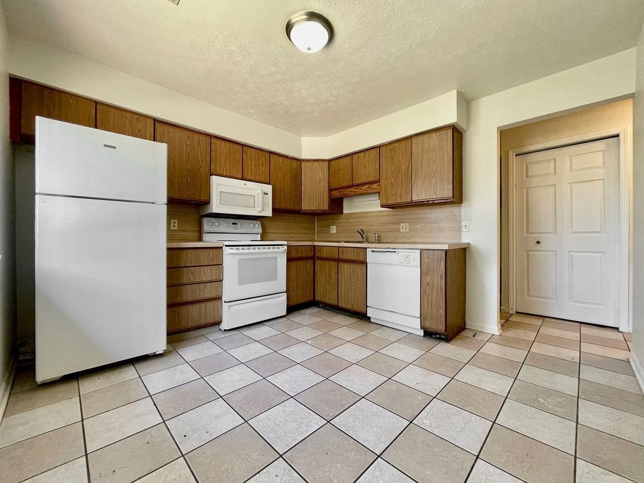2962 Vineland Ave Se - Photo 3 of 24