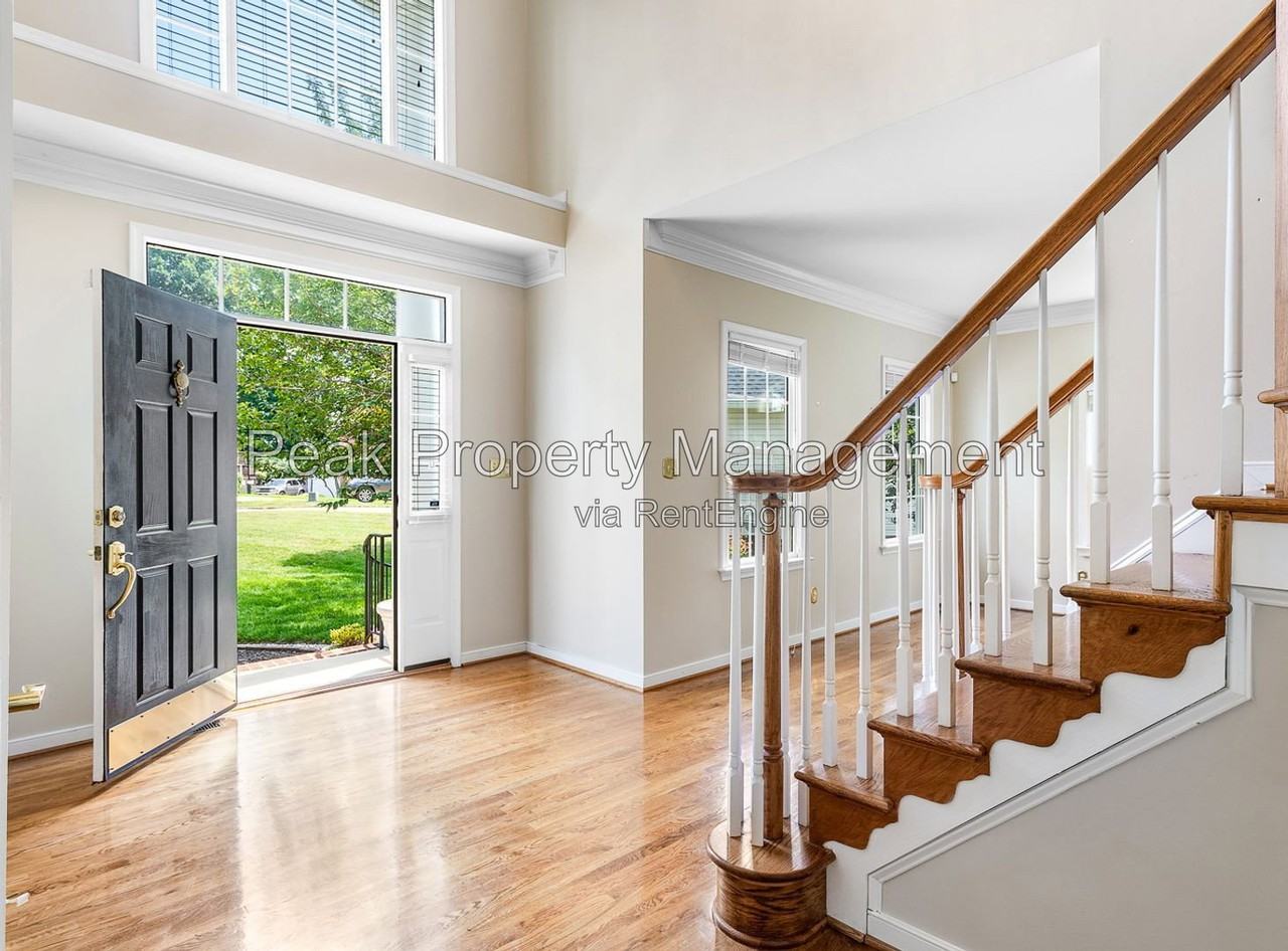 8818 Kennemer Pl - Photo 6 of 50