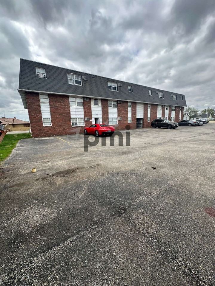24 W Buchanan Ave #4