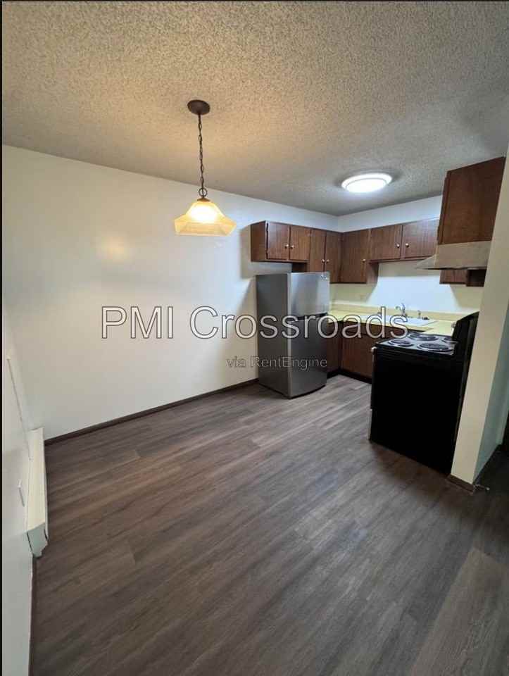 1560 20th St #1 - Photo 3 of 12