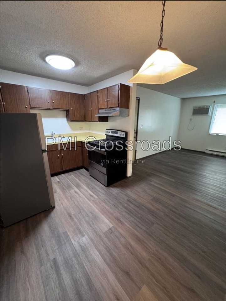 1560 20th St #1 - Photo 4 of 12