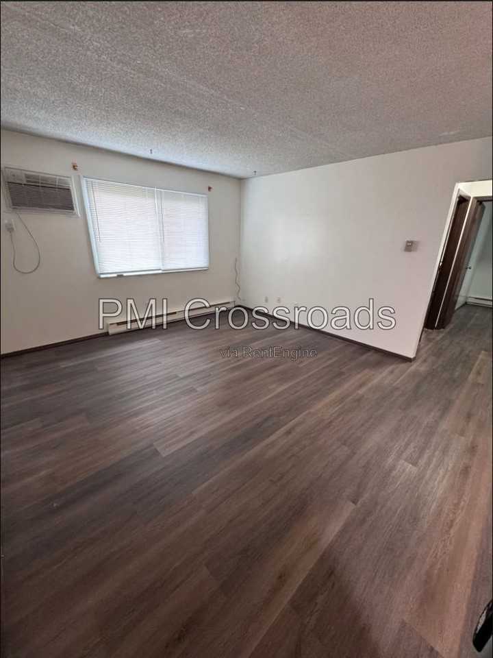 1560 20th St #1 - Photo 5 of 12
