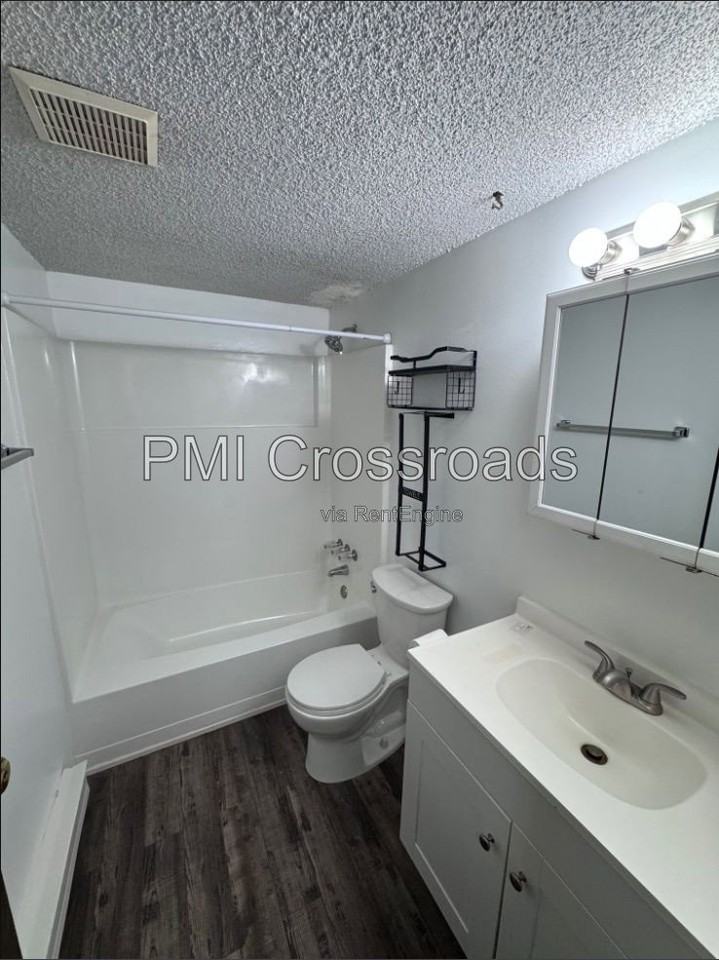 1560 20th St #1 - Photo 7 of 12