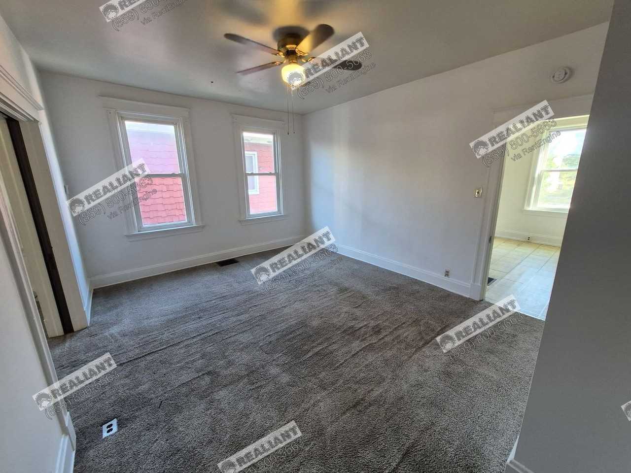211 W 21st St #1A - Photo 3 of 11