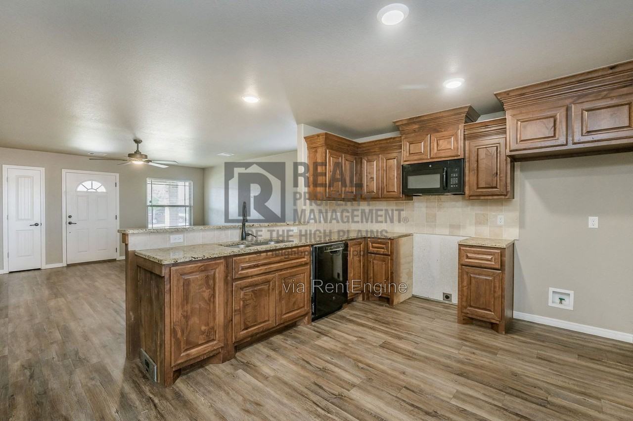 1301 Fox Hollow Ave - Photo 2 of 18