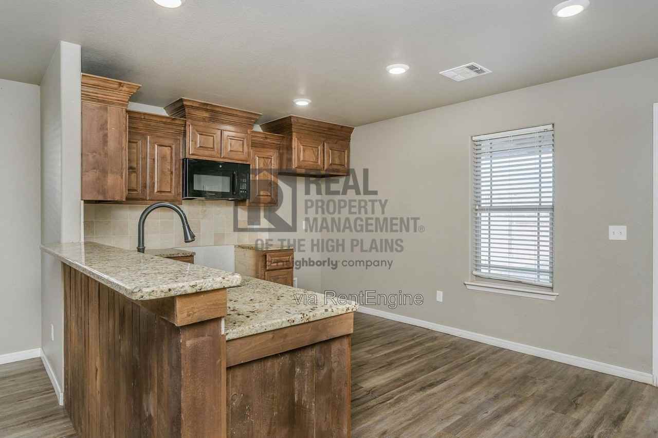 1301 Fox Hollow Ave - Photo 5 of 18