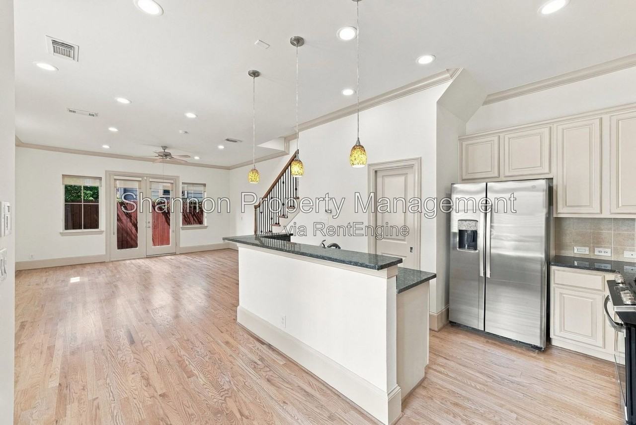 931 W 23rd St #K - Photo 3 of 24