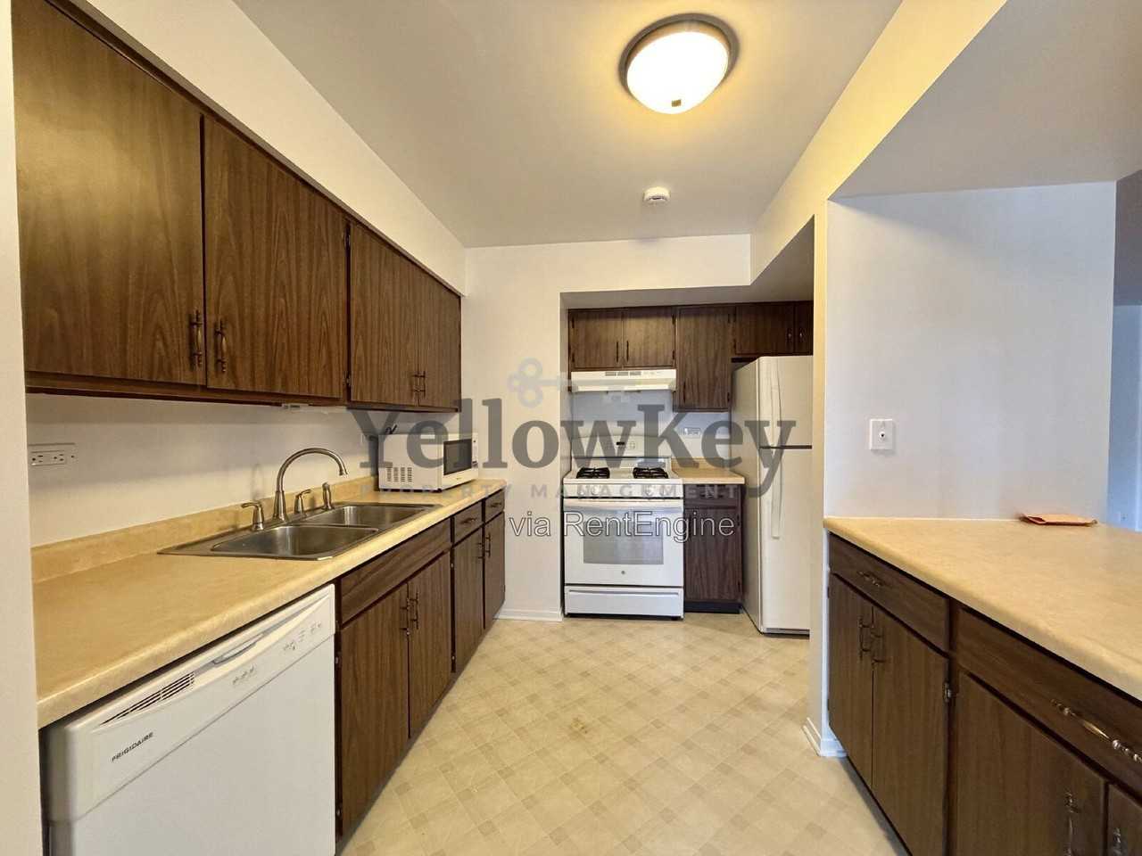 1860 W Highland Ave #G102 - Photo 5 of 8
