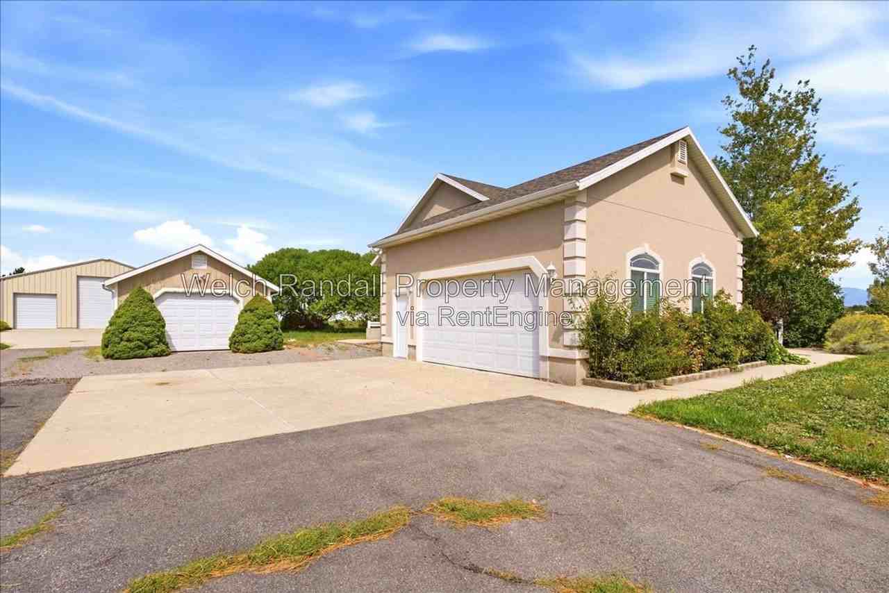 2427 E Bobcat Way - Photo 2 of 36