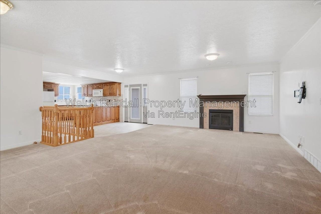 2427 E Bobcat Way - Photo 5 of 36
