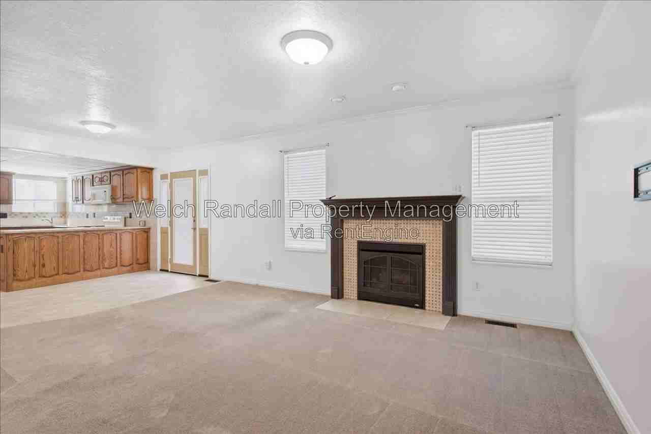 2427 E Bobcat Way - Photo 6 of 36