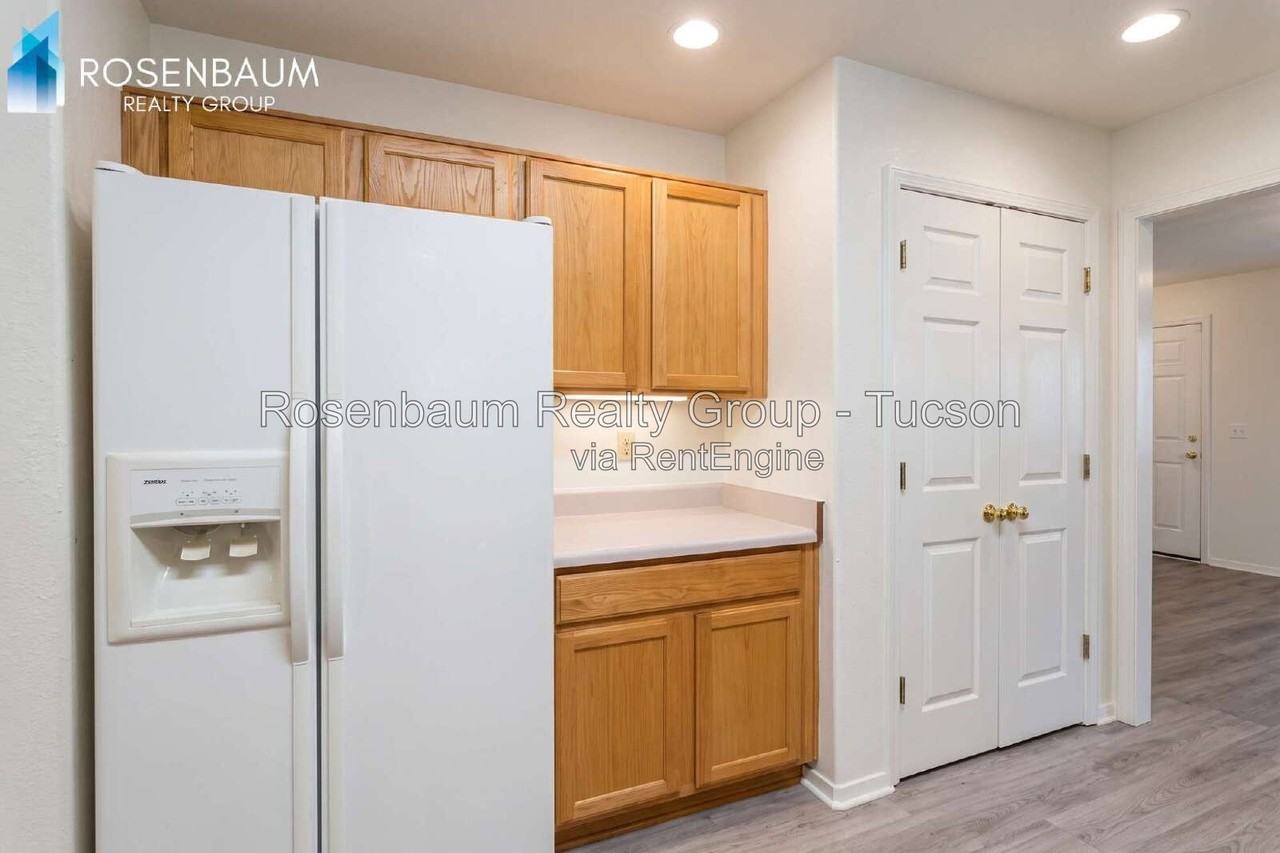 10237 E Desert Crossings Way - Photo 3 of 21