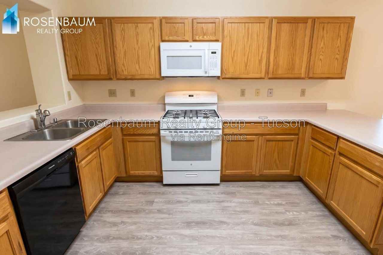 10237 E Desert Crossings Way - Photo 4 of 21
