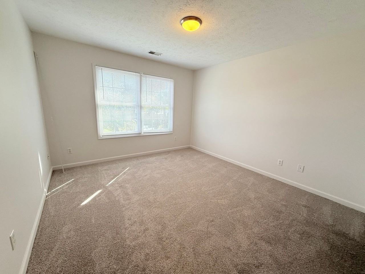 710 IAA - Photo 7 of 29