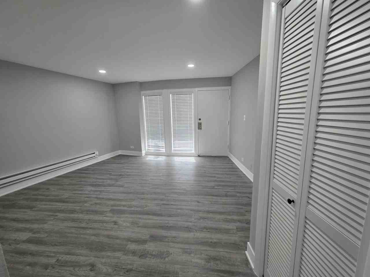 6901 N Ridge Blvd #6901-1B - Photo 2 of 12
