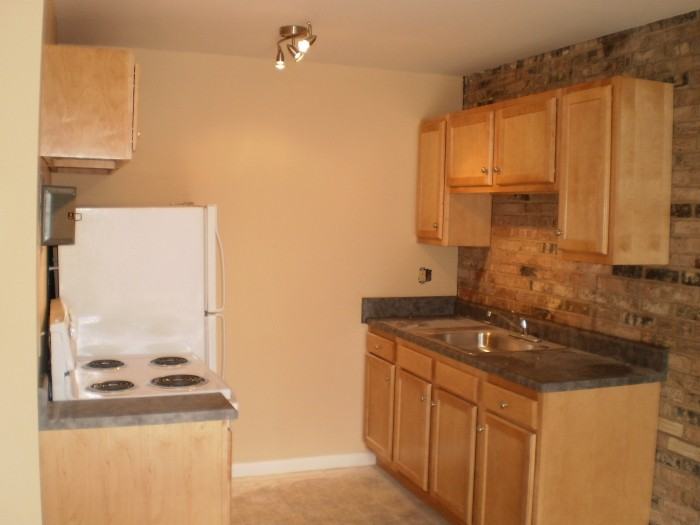 3705 Woodford Rd - Photo 3 of 8