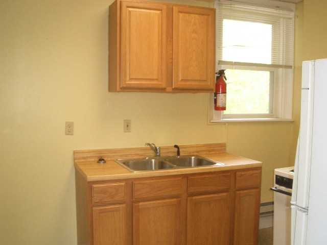 2225 Buxton Ave - Photo 3 of 7