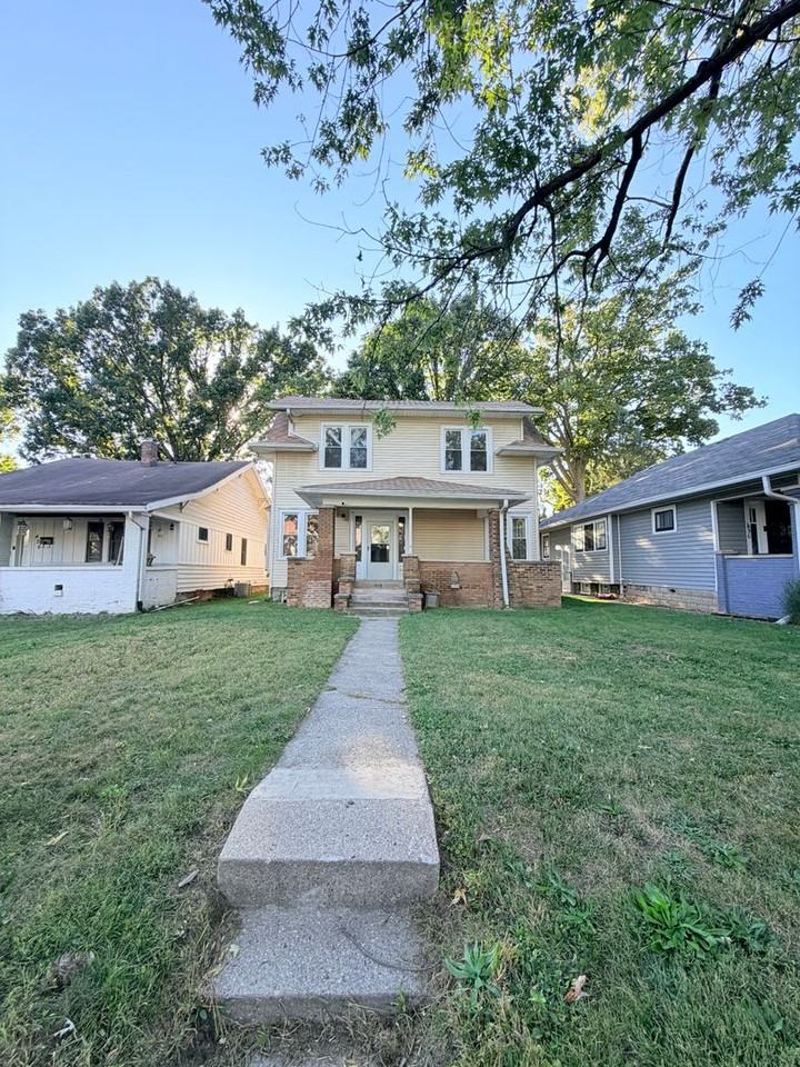 428 N Bancroft St - Photo 3 of 34