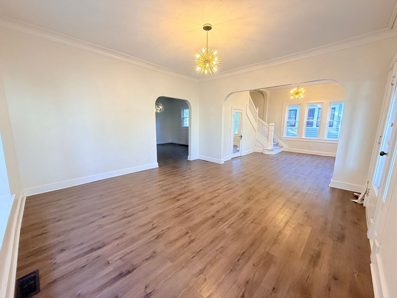 428 N Bancroft St - Photo 5 of 34